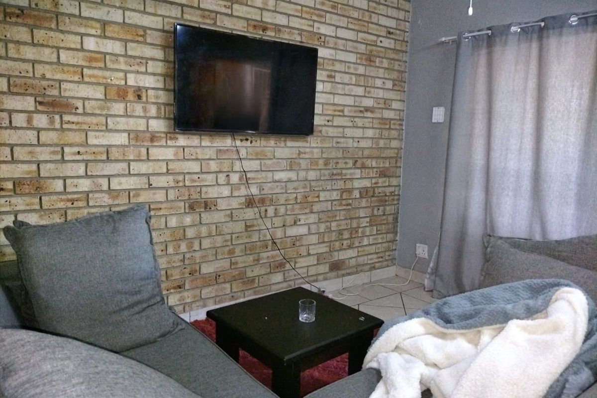 Bachelor Flat for Sale in Mid Town - Photo 4