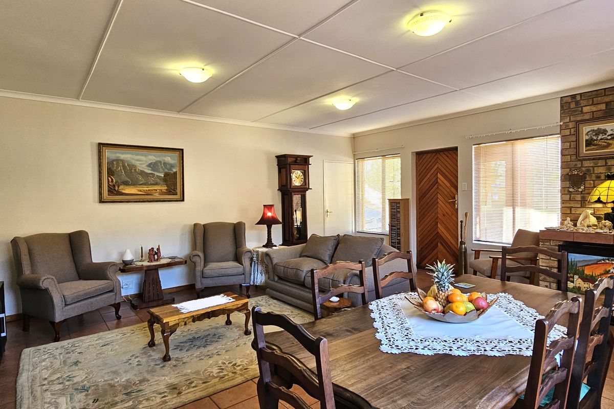 Charming and Tasteful Home in a Well-Maintained Complex in Jeffreys Bay Central - Photo 4