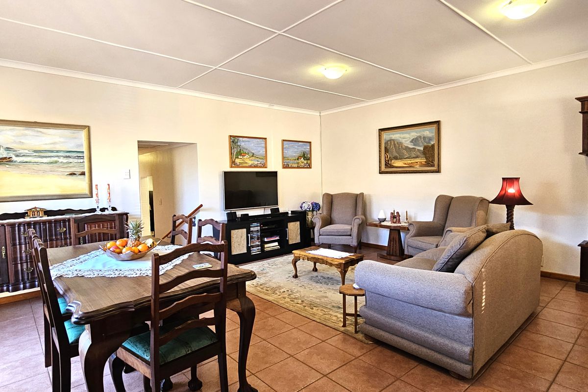 Charming and Tasteful Home in a Well-Maintained Complex in Jeffreys Bay Central - Photo 3