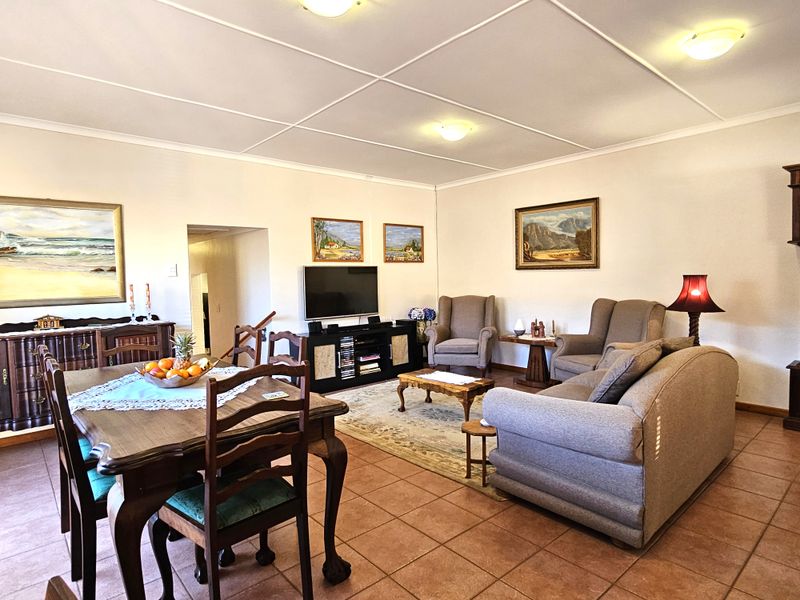 Charming and Tasteful Home in a Well-Maintained Complex in Jeffreys Bay Central - Photo 3