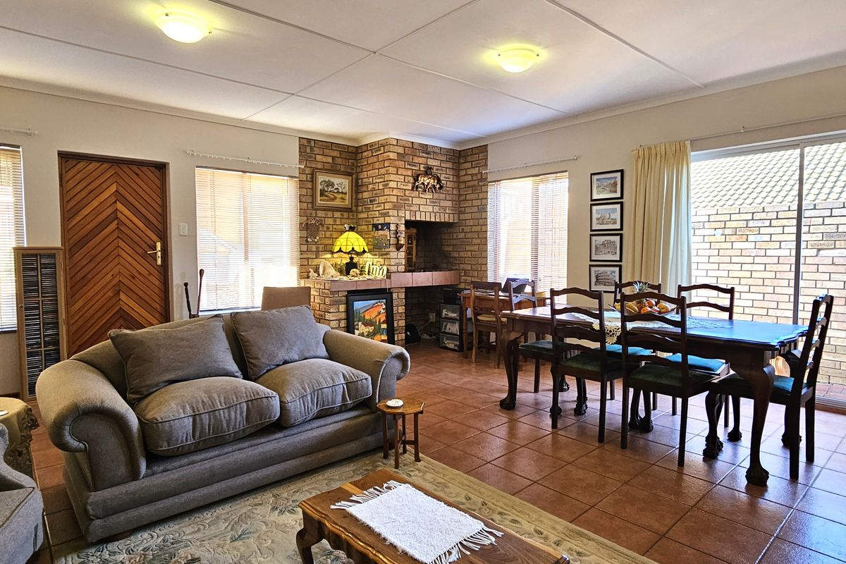 Charming and Tasteful Home in a Well-Maintained Complex in Jeffreys Bay Central - Photo 5