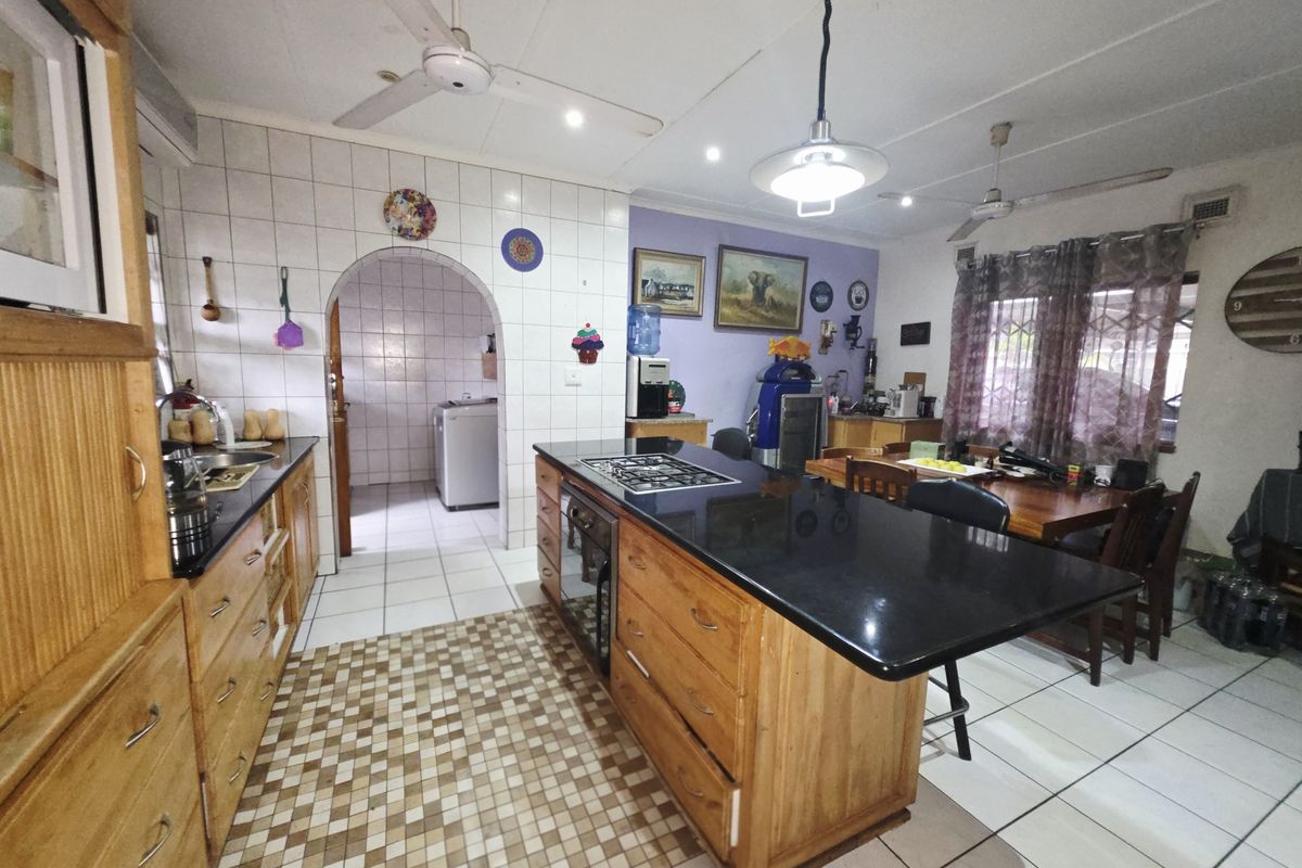 Stylish Family Home with Entertainment Appeal - Photo 3