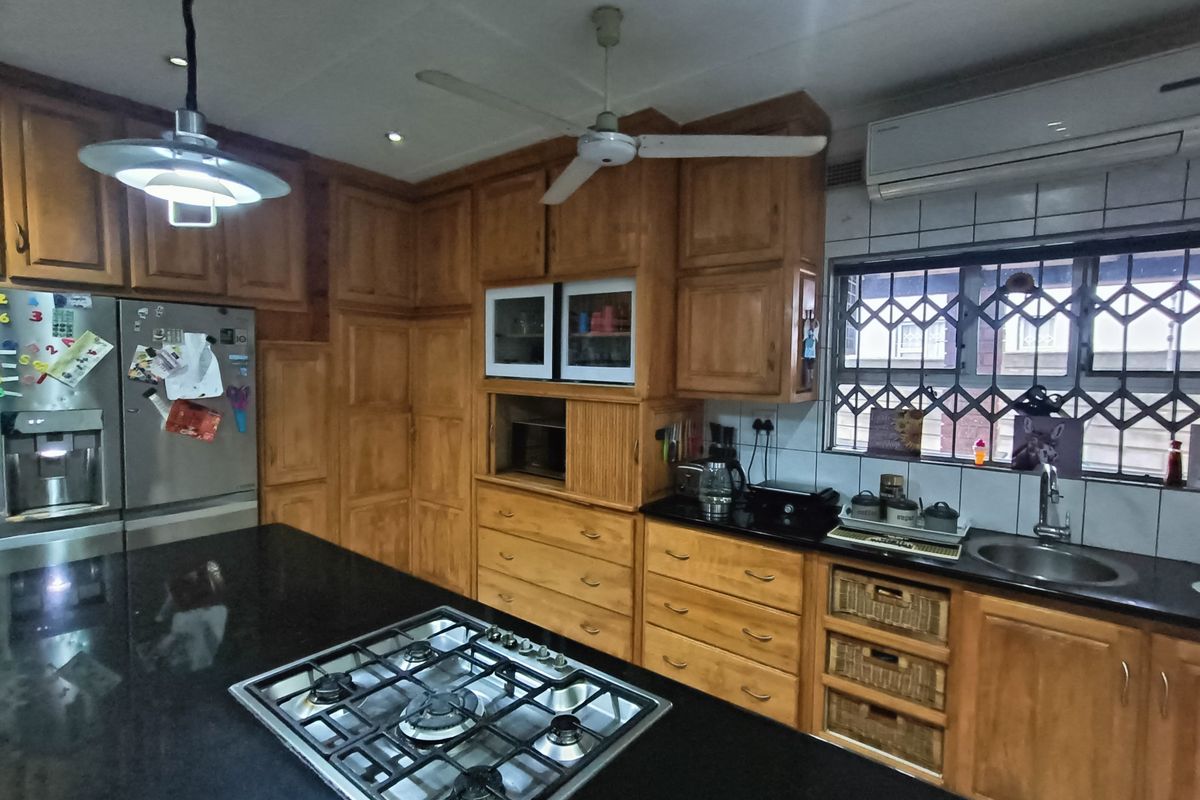 Stylish Family Home with Entertainment Appeal - Photo 2