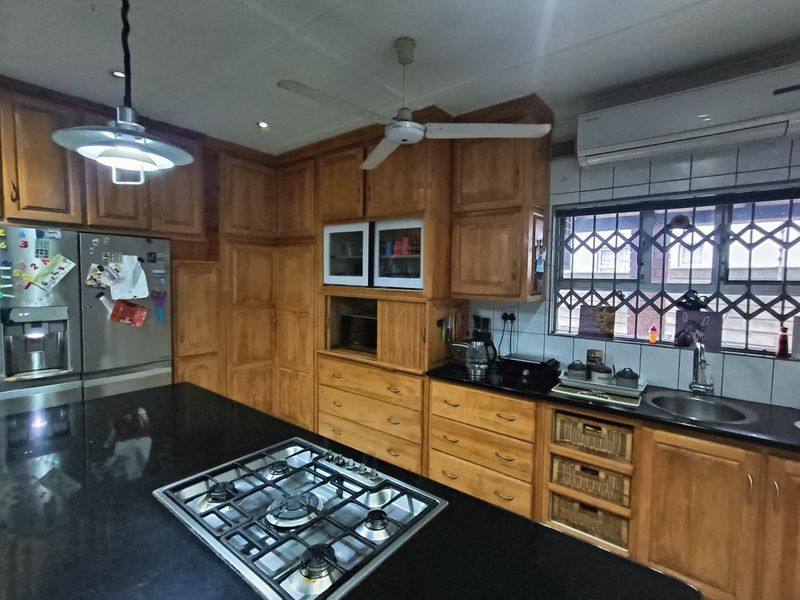 Stylish Family Home with Entertainment Appeal - Photo 2