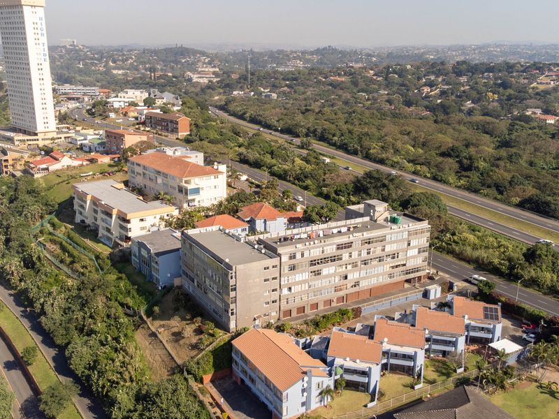 Neat 2 Bedroom Apartment with Sea Views in Central Amanzimtoti - Photo 2
