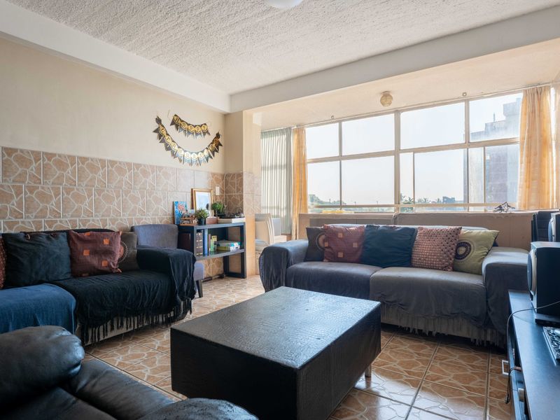 Neat 2 Bedroom Apartment with Sea Views in Central Amanzimtoti - Photo 4