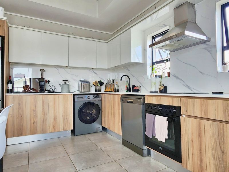 Located within the prestigious Munyaka Waterfall complex! - Photo 4