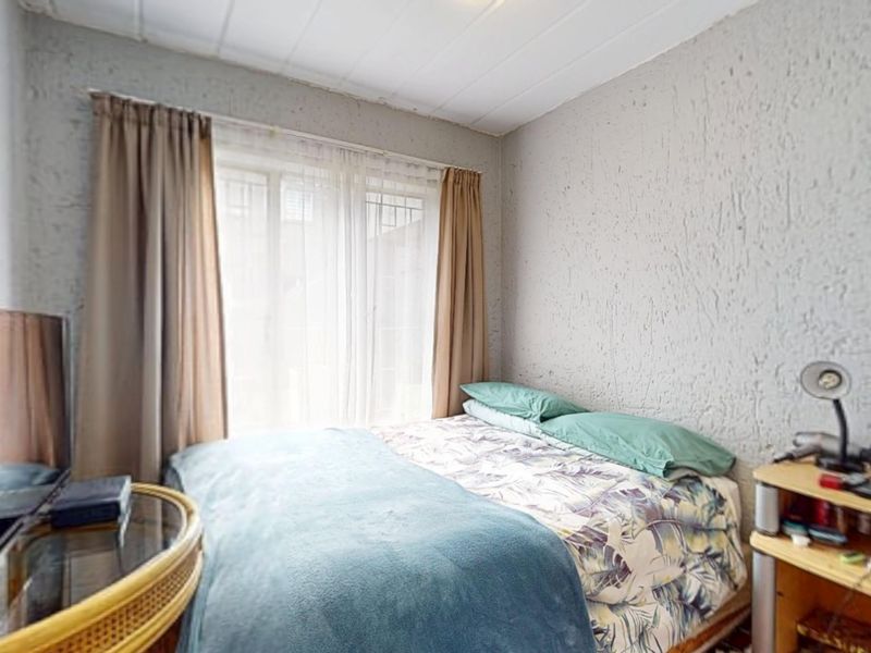 Pet friendly, 3 bedroom, ground floor with garden only R650 000 - Photo 6