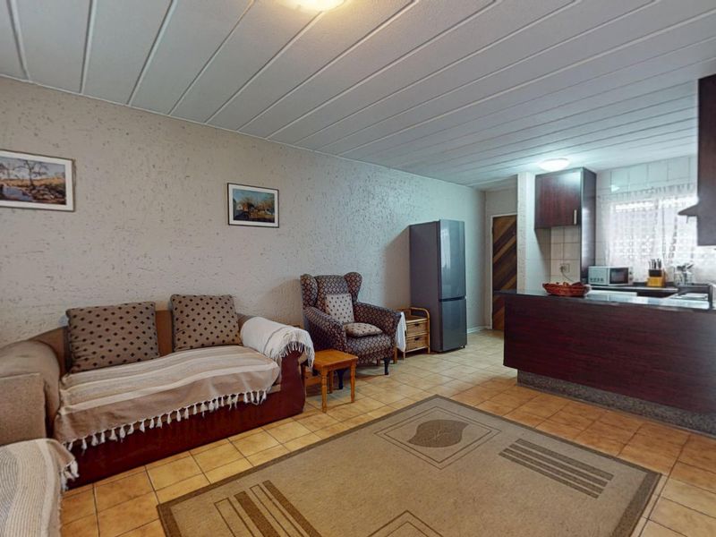 Pet friendly, 3 bedroom, ground floor with garden only R650 000 - Photo 5