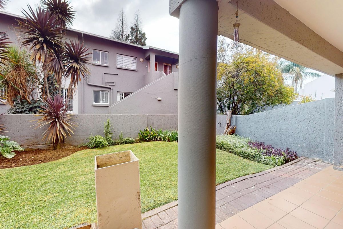 Pet friendly, 3 bedroom, ground floor with garden only R650 000 - Photo 2