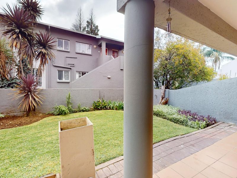 Pet friendly, 3 bedroom, ground floor with garden only R650 000 - Photo 2