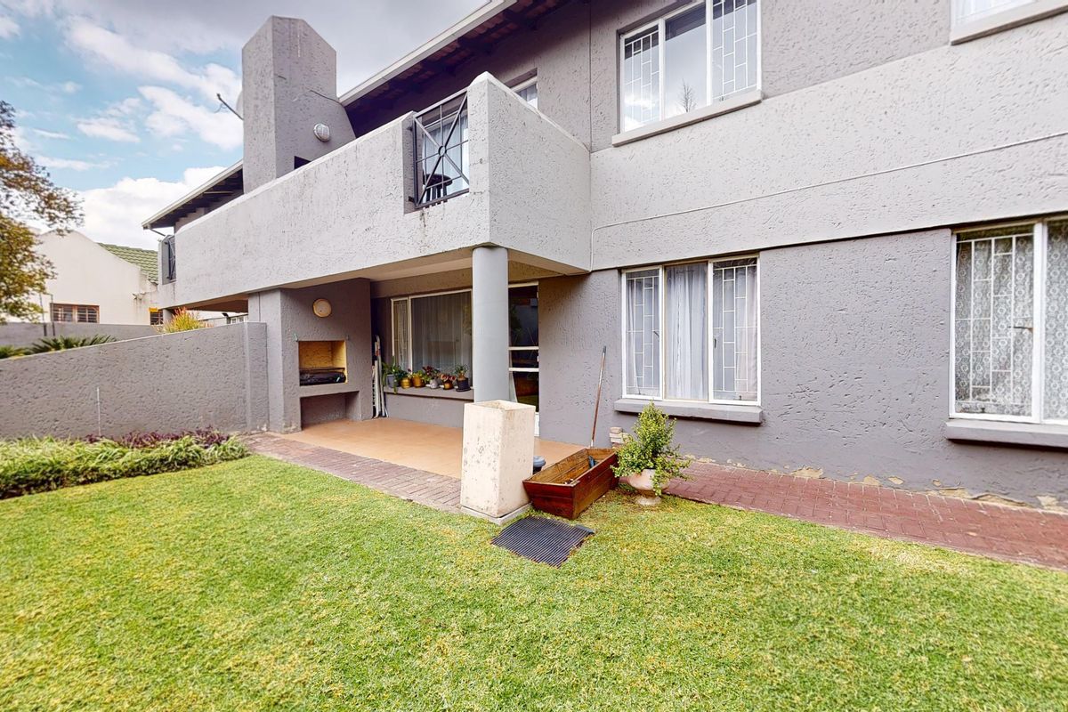Pet friendly, 3 bedroom, ground floor with garden only R650 000 - Photo 3