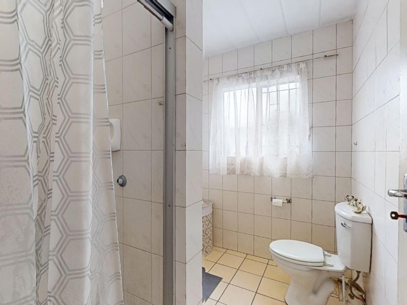 Pet friendly, 3 bedroom, ground floor with garden only R650 000 - Photo 10