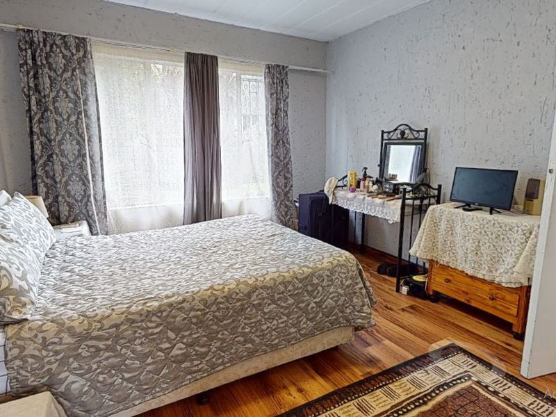 Pet friendly, 3 bedroom, ground floor with garden only R650 000 - Photo 8