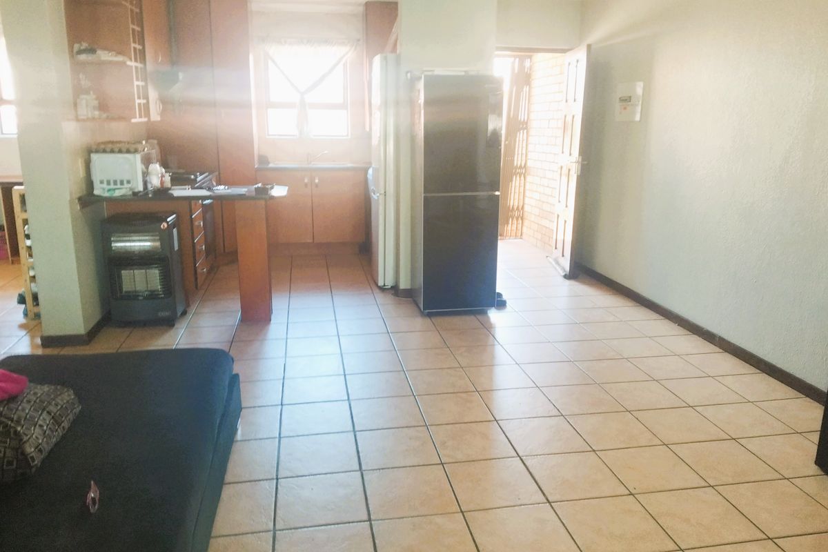 Spacious 2 bedroom simplex for sale in Bedfordview - Photo 3