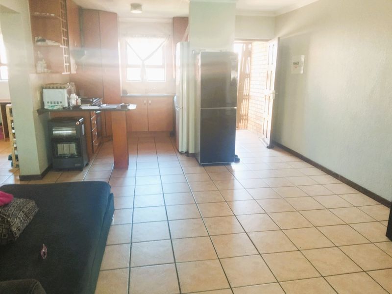 Spacious 2 bedroom simplex for sale in Bedfordview - Photo 3