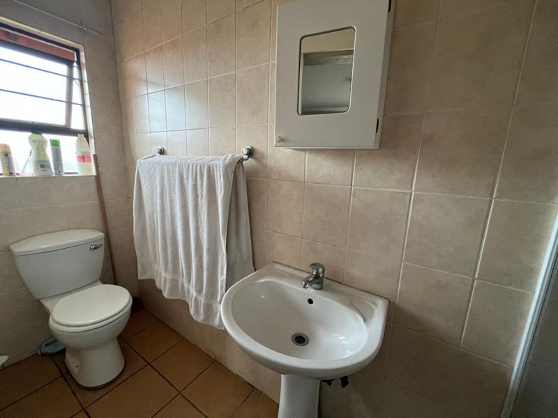 Spacious 2 bedroom simplex for sale in Bedfordview - Photo 10