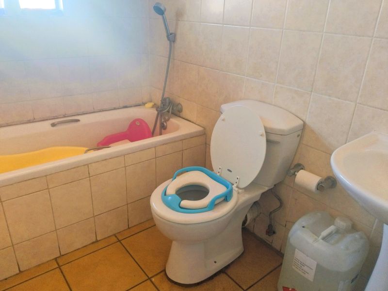 Spacious 2 bedroom simplex for sale in Bedfordview - Photo 8