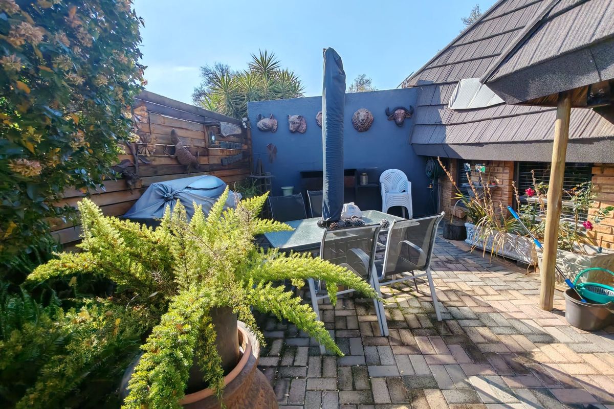 3 Bedroom Family home with flatlet for sale in Vaalpark!!! - Prime Location - Photo 3