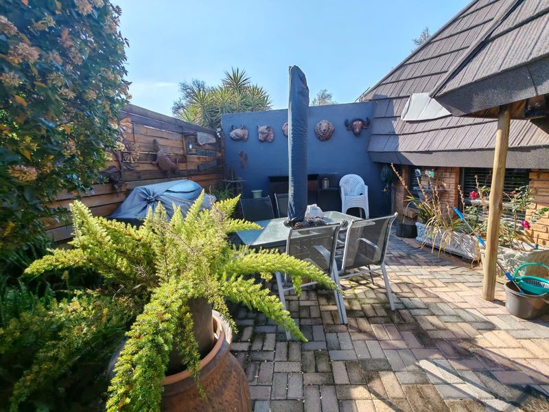 3 Bedroom Family home with flatlet for sale in Vaalpark!!! - Prime Location - Photo 3