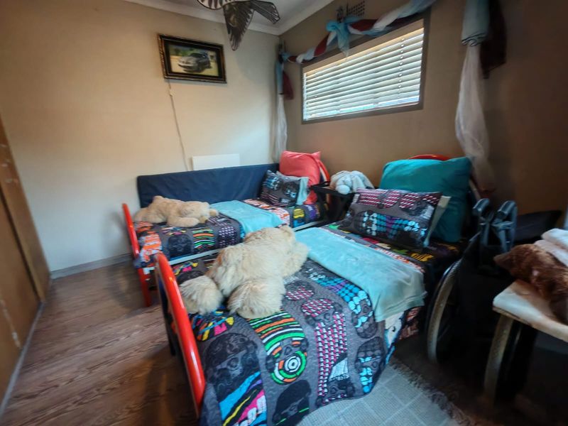 3 Bedroom Family home with flatlet for sale in Vaalpark!!! - Prime Location - Photo 10