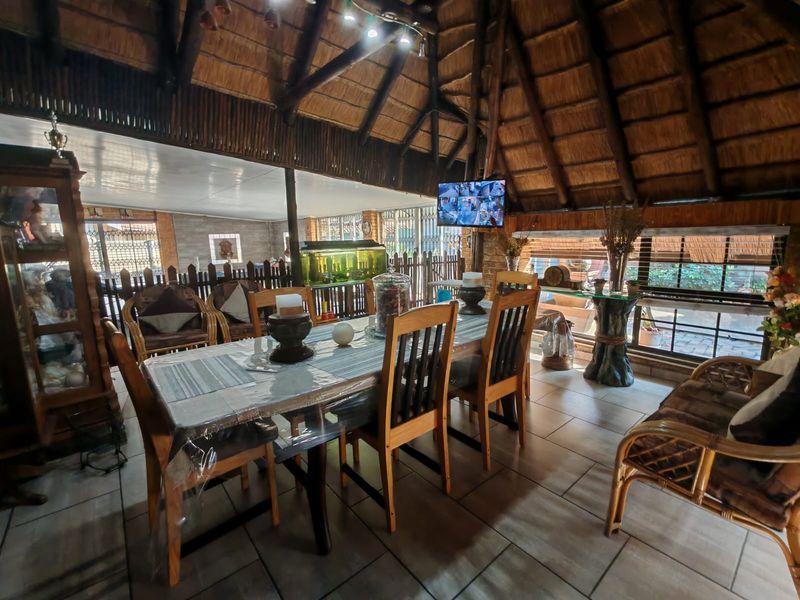 3 Bedroom Family home with flatlet for sale in Vaalpark!!! - Prime Location - Photo 8