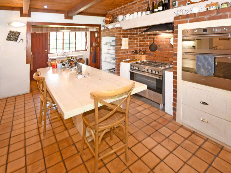 An elegant, immaculate home set on a large plot, in a garden full of trees - Photo 3