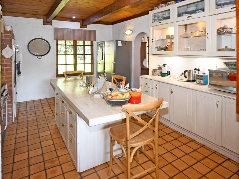 An elegant, immaculate home set on a large plot, in a garden full of trees - Photo 5