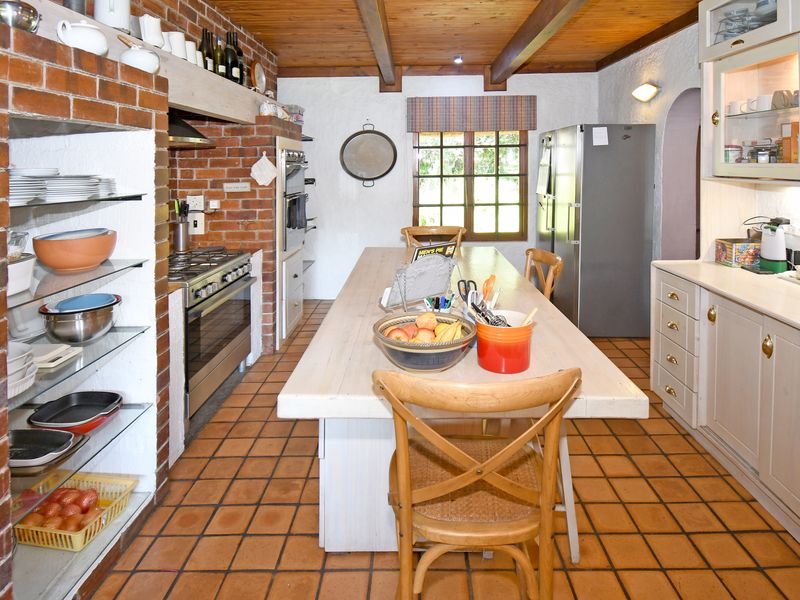 An elegant, immaculate home set on a large plot, in a garden full of trees - Photo 6