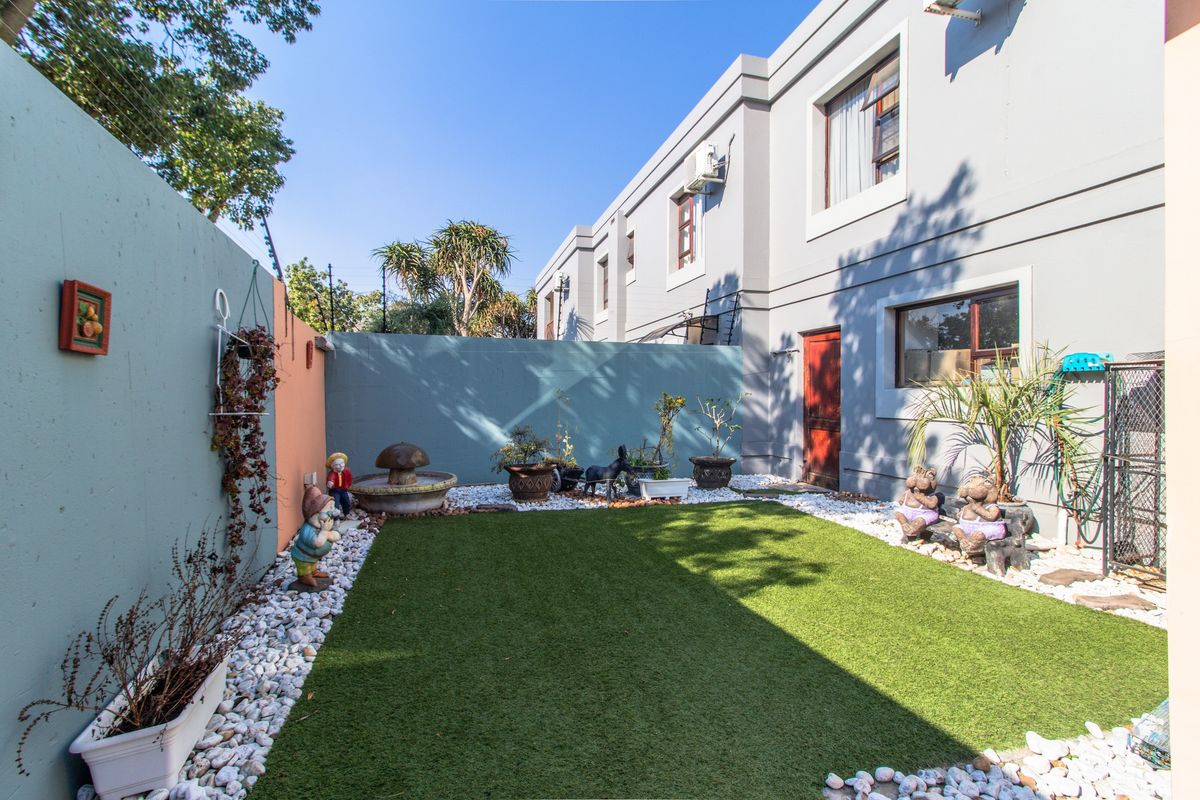 Upmarket Cluster! 24 Hour Security! - Photo 3