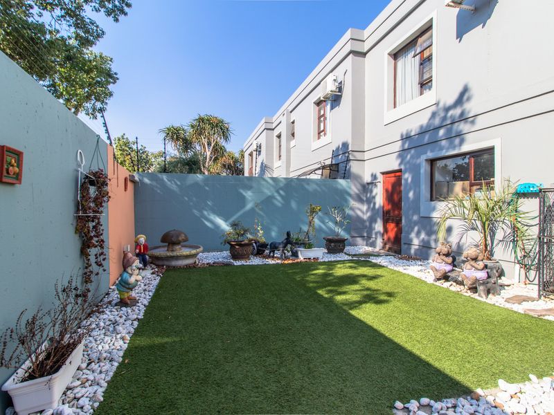 Upmarket Cluster! 24 Hour Security! - Photo 3