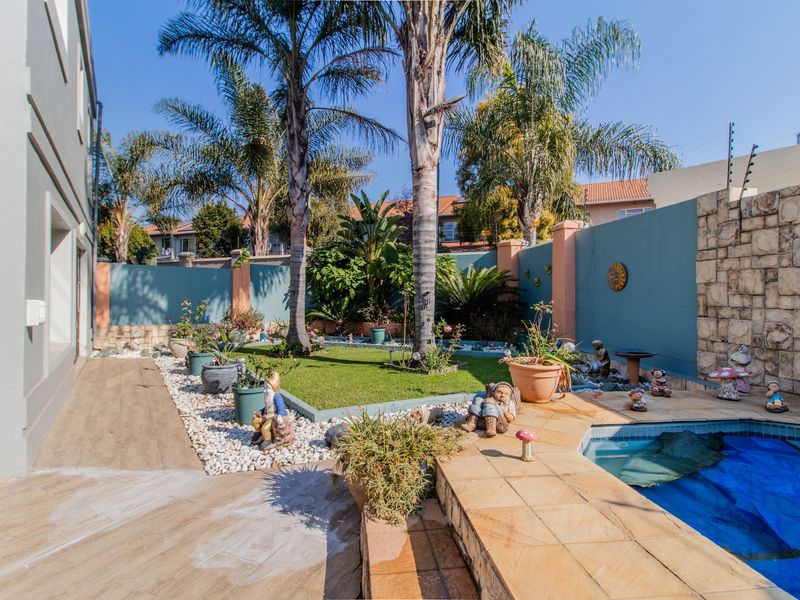 Upmarket Cluster! 24 Hour Security! - Photo 4