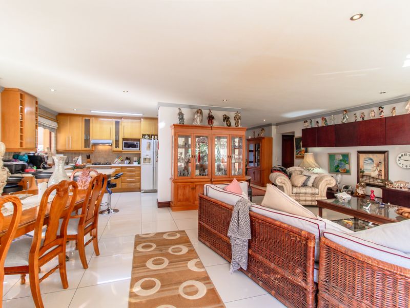 Upmarket Cluster! 24 Hour Security! - Photo 8