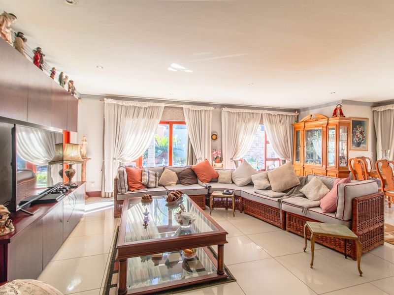 Upmarket Cluster! 24 Hour Security! - Photo 6