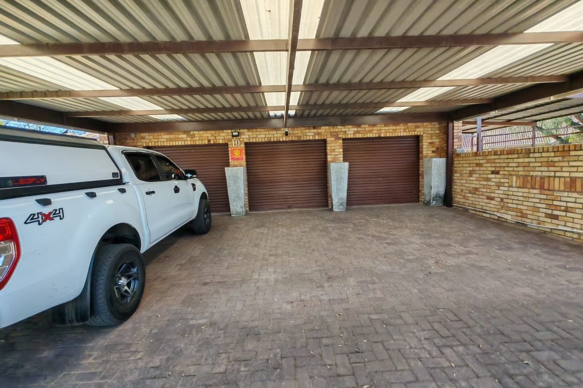 4 Bedroom House for Sale in Vaalpark - Photo 3