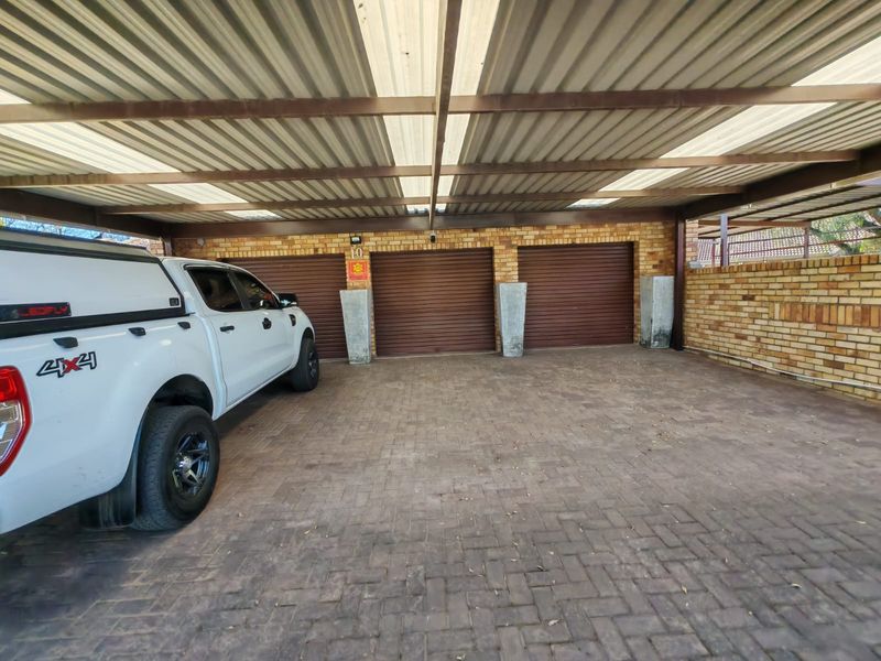 4 Bedroom House for Sale in Vaalpark - Photo 3