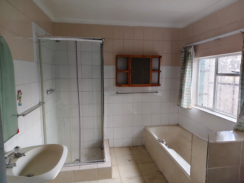 Charming Family Home with Flatlet, Excellent Security & Prime Location - Photo 10