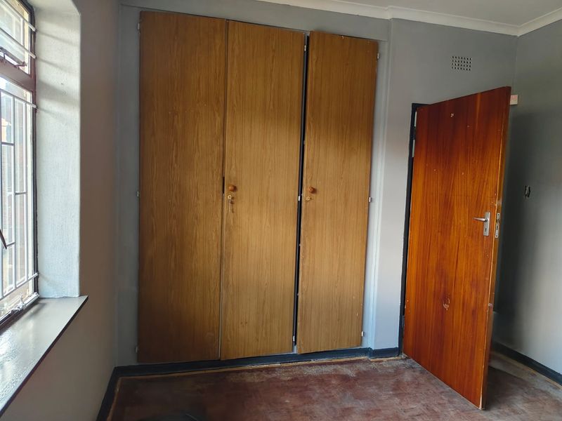 Charming Family Home with Flatlet, Excellent Security & Prime Location - Photo 8