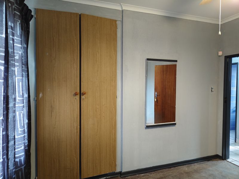 Charming Family Home with Flatlet, Excellent Security & Prime Location - Photo 6