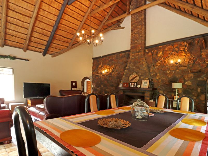 Spacious five-bedroom house for sale in Randjiesfontein - Photo 2