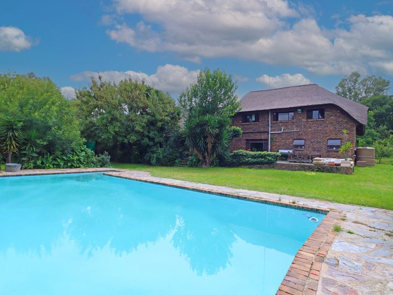 Spacious five-bedroom house for sale in Randjiesfontein - Photo 3