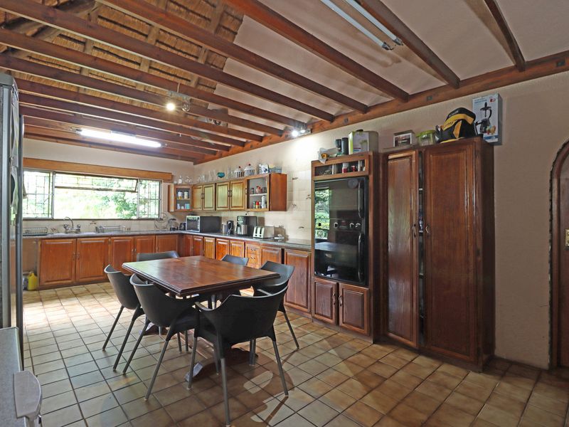 Spacious five-bedroom house for sale in Randjiesfontein - Photo 8