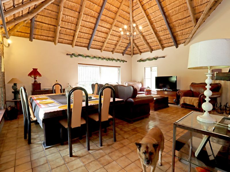 Spacious five-bedroom house for sale in Randjiesfontein - Photo 7