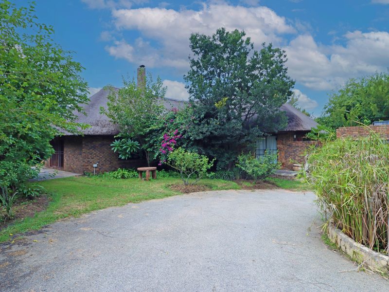 Spacious five-bedroom house for sale in Randjiesfontein - Photo 5