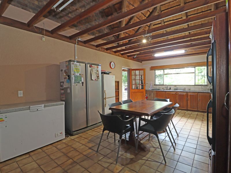 Spacious five-bedroom house for sale in Randjiesfontein - Photo 10