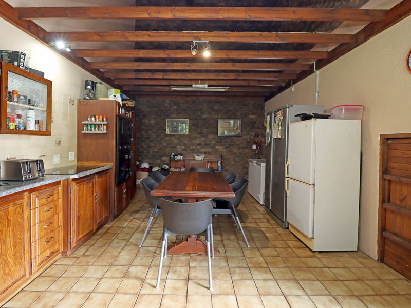 Spacious five-bedroom house for sale in Randjiesfontein - Photo 9