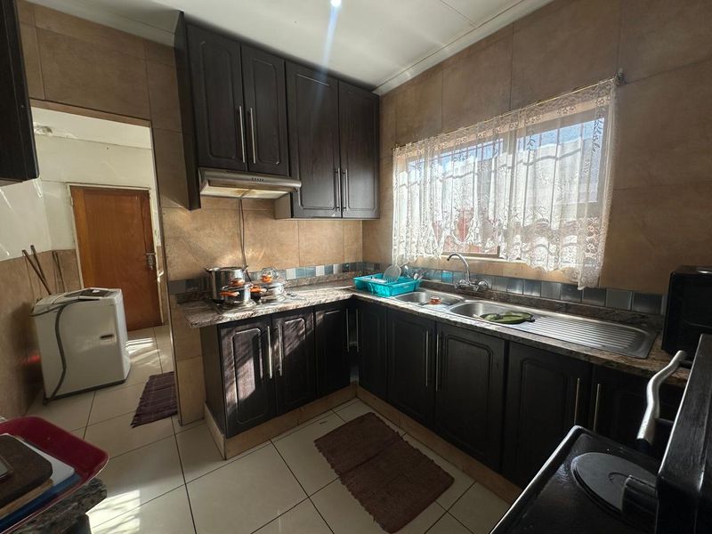 Perfectly kept and spacious home awaits ! - Photo 9