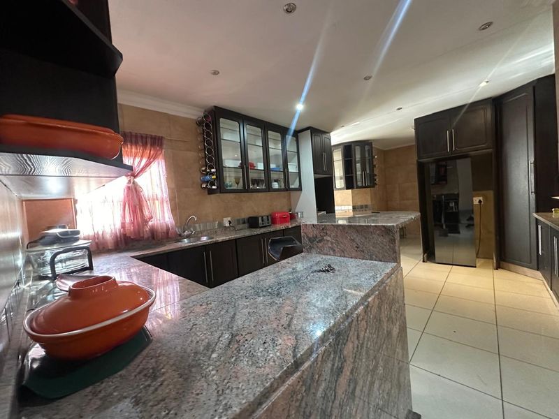 Perfectly kept and spacious home awaits ! - Photo 7