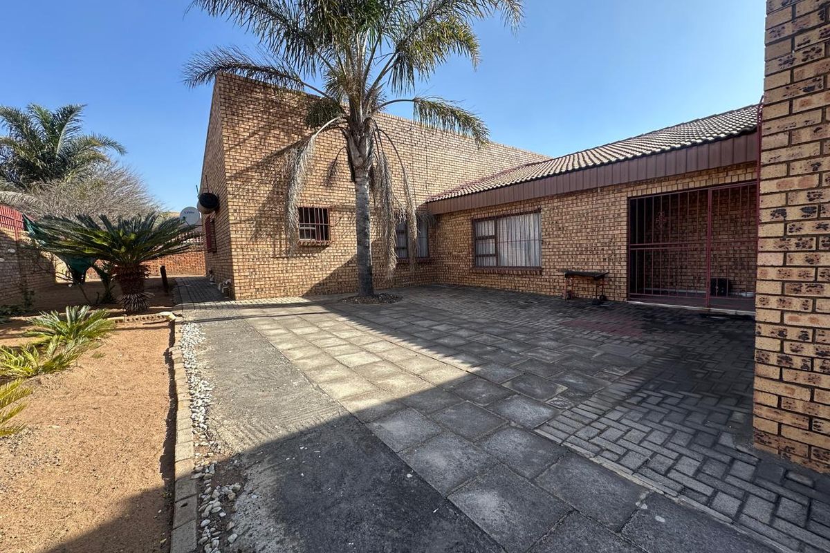 Perfectly kept and spacious home awaits ! - Photo 4