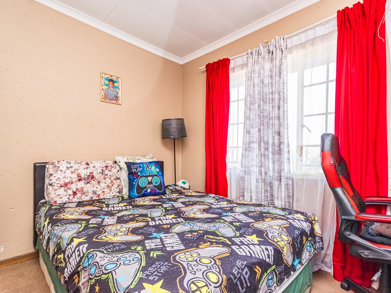 Bidding to start from R550 000!! Live Auction! Charming 2-Bedroom apartment in Heuweloord! - Photo 9
